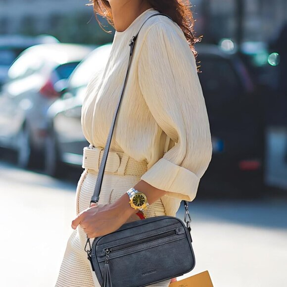 Elegant Crossbody Handbag with Tassel & Magnetic Closure - Ideal for Daily Use - Picture 2 of 8